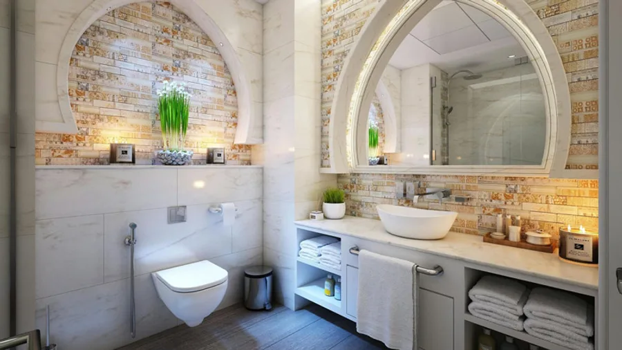 Bathroom with an arched mirror, marble mosaic tiling and a vessel sink